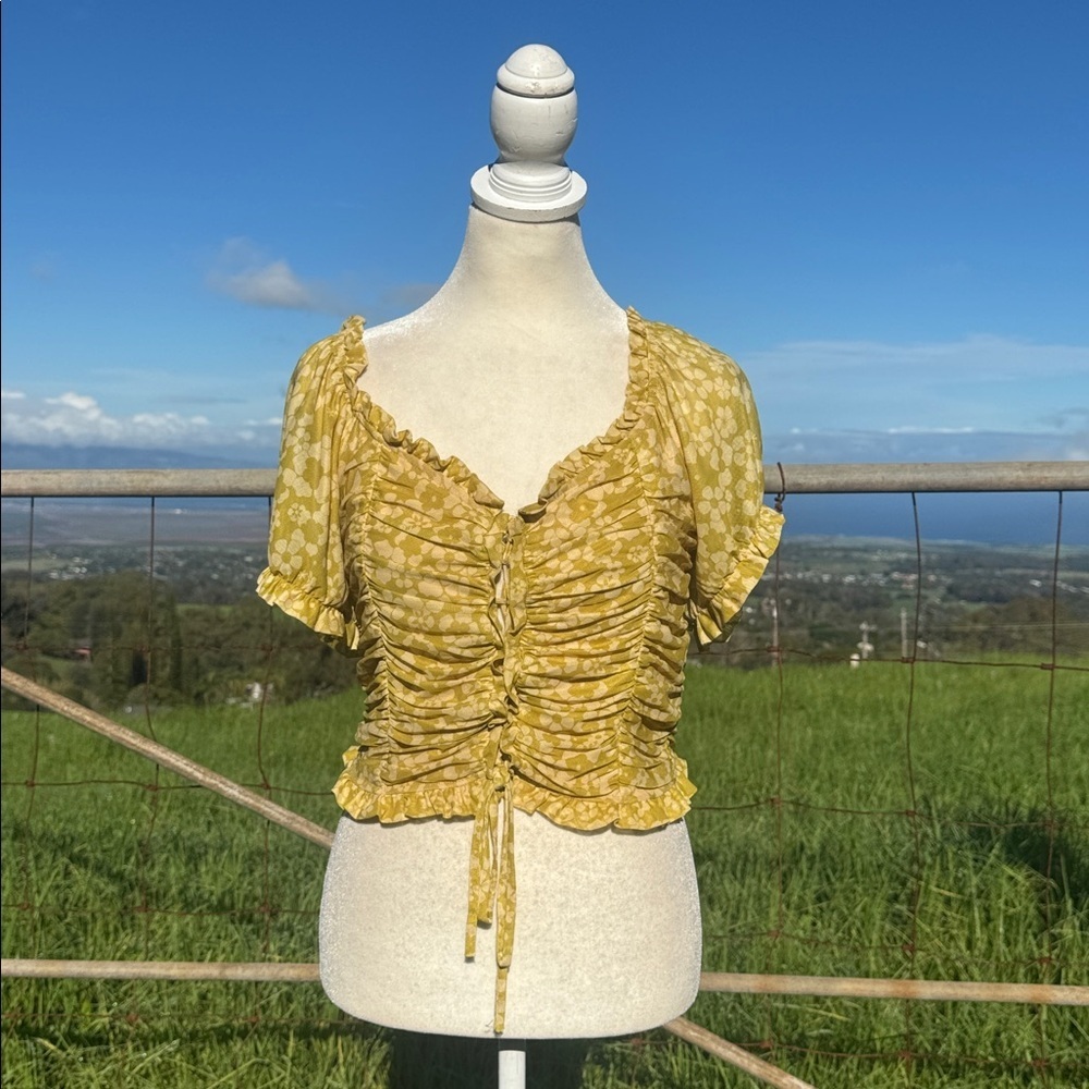 Willow yellow floral print Mesh ruched crop top short sleeves large Jr